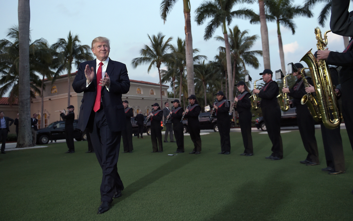 Trump poses for photo with former Romney aide at golf club