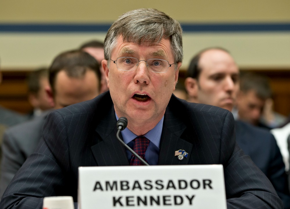 Record keeper pleads ignorance in Clinton private server case