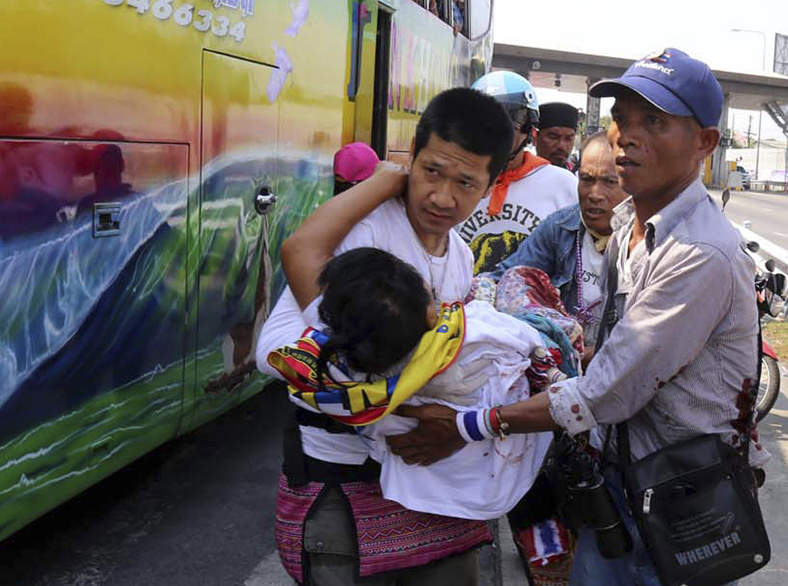 Gunmen kill protester, wound 4 in Thai capital