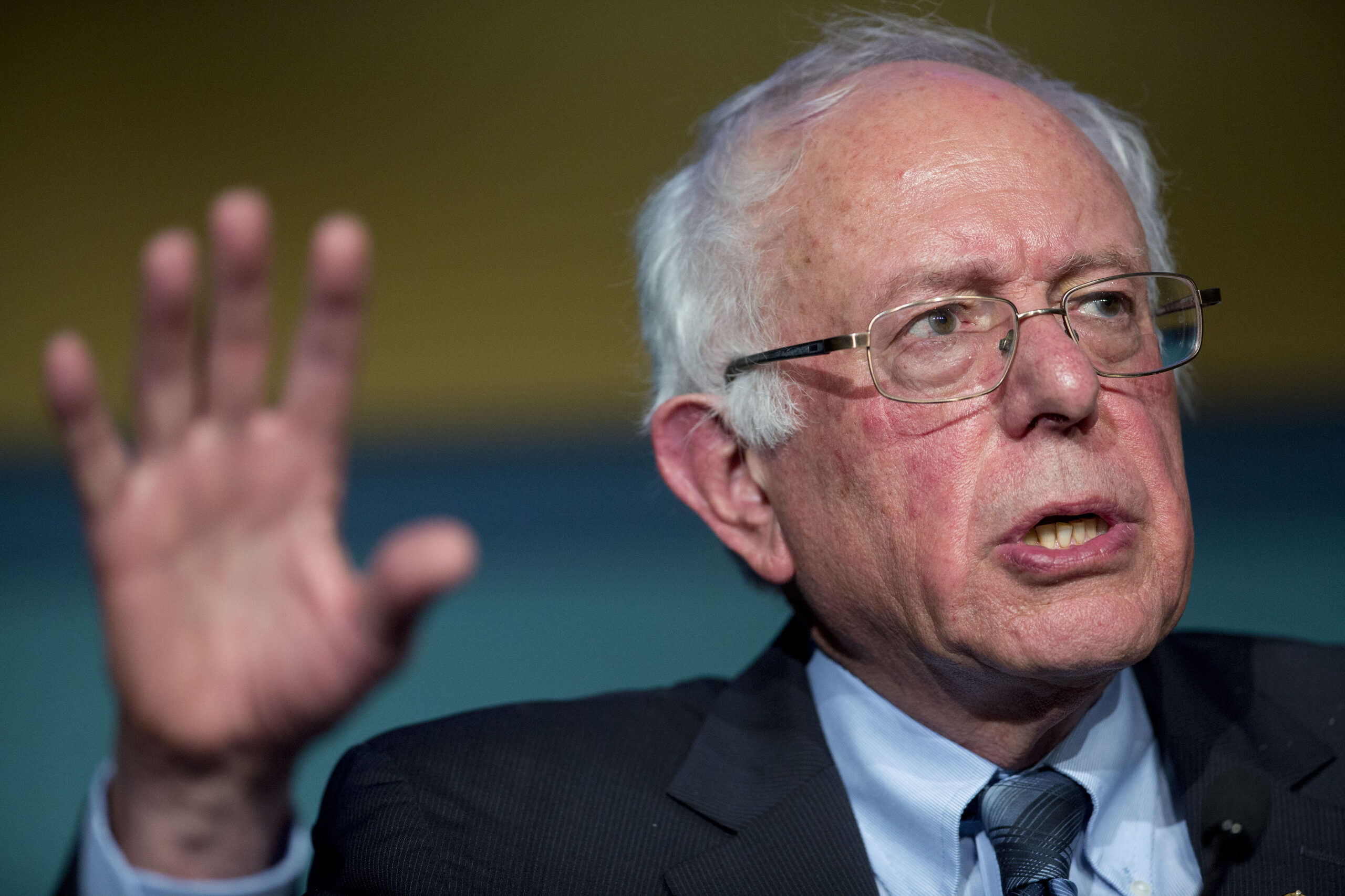 Sanders: Iran potential anti-ISIS ally, GOP ‘fear-mongering’