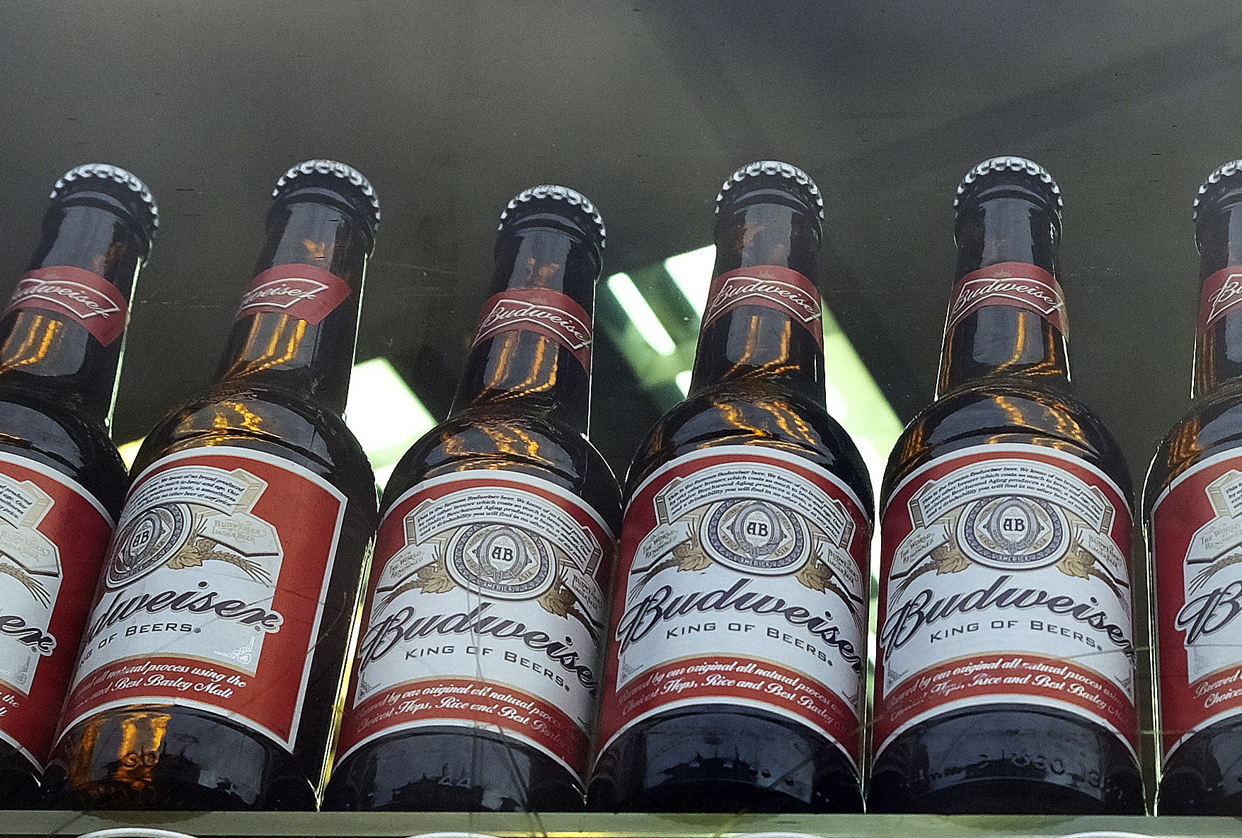 Anheuser-Busch brewery stops beer production to send 155,000 cans of water to Gulf Coast