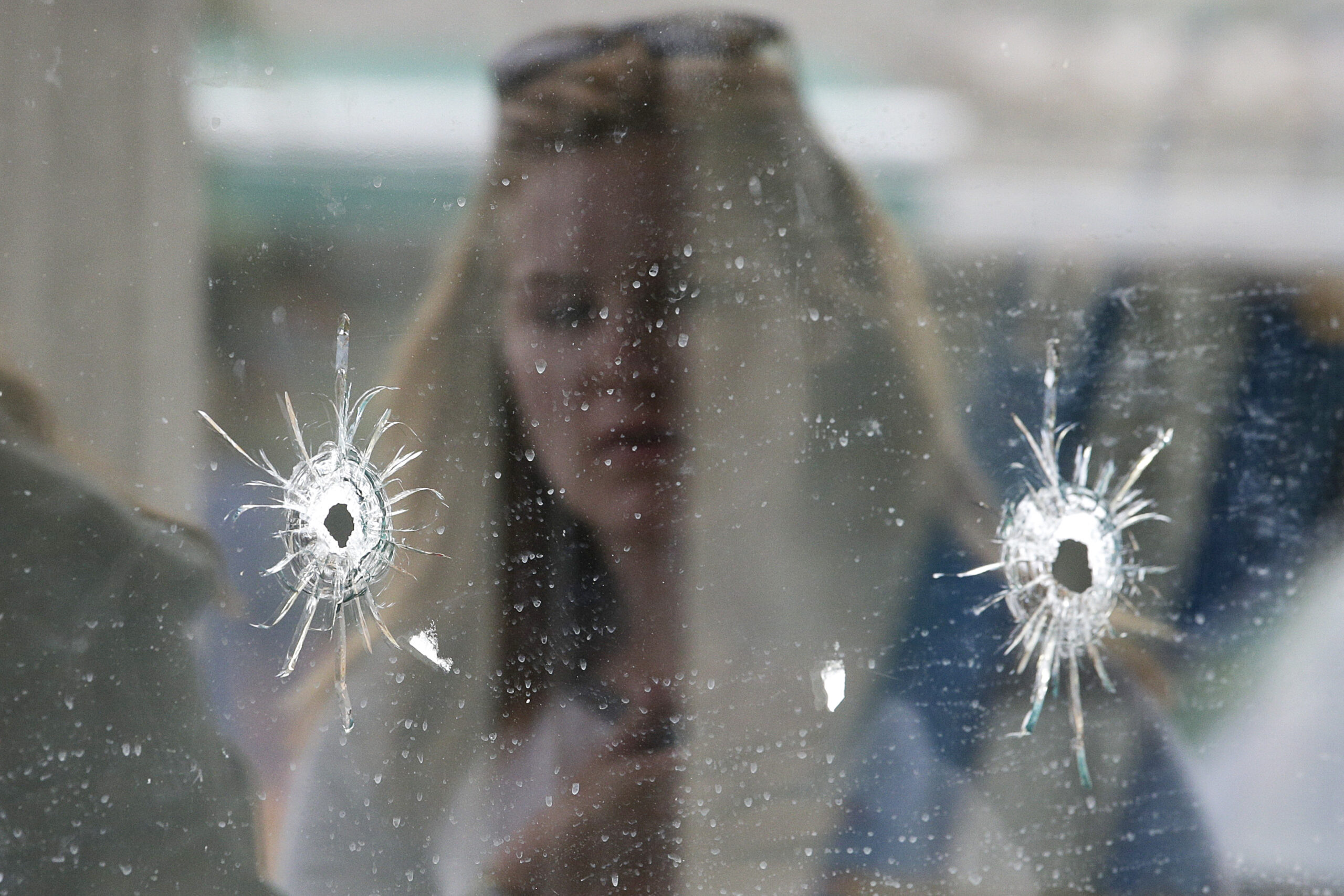 Should guns be allowed on college campuses?