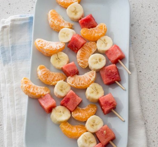 A link in the tweet takes readers to USDA's Food and Nutrition Service, which has a recipe for fruit kabobs. It calls for ripe banana slices, watermelon cubes and clementine sections. (USDA Twitter)