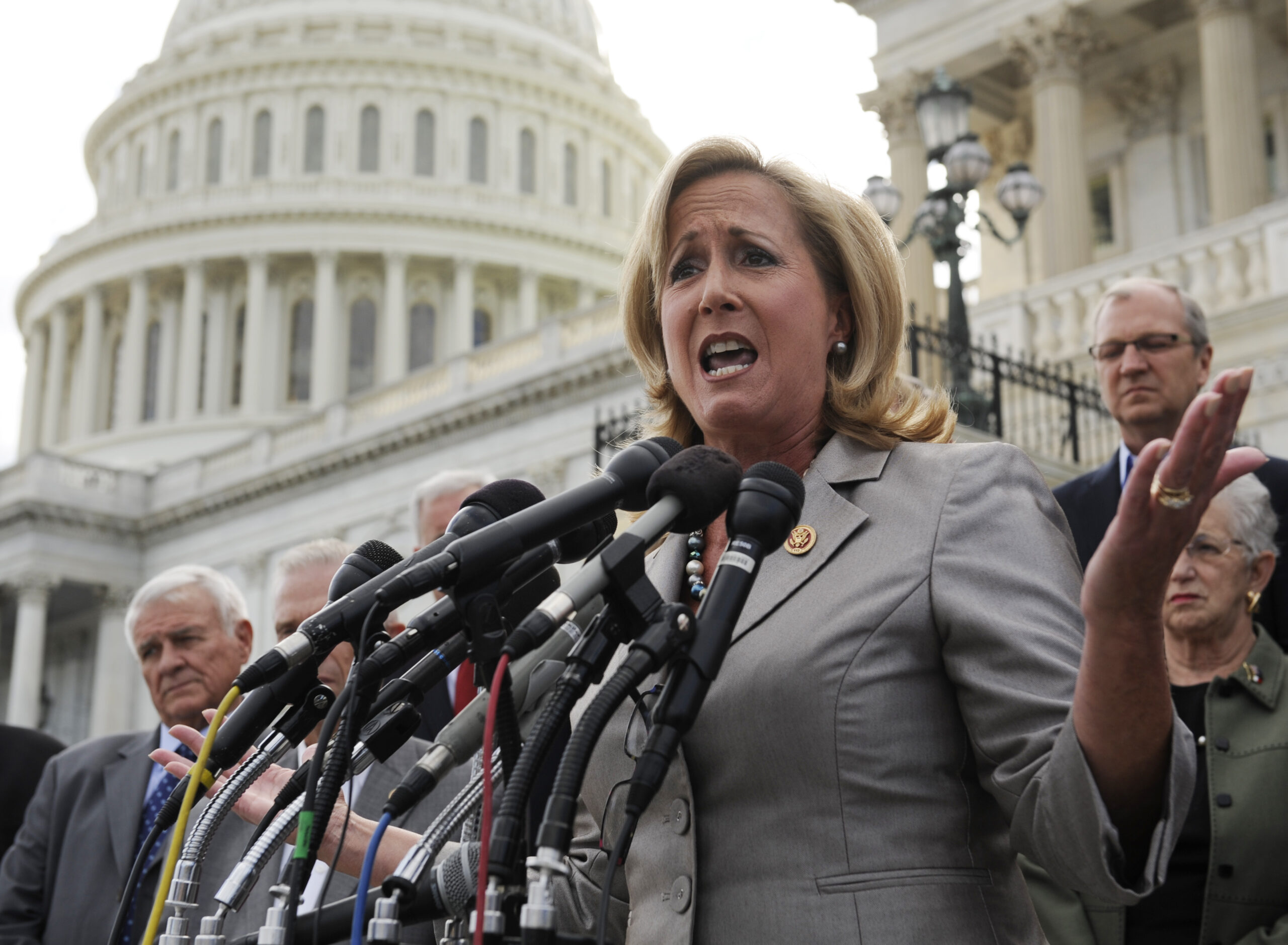 GOP women warn: Don’t call Hillary ‘stupid’