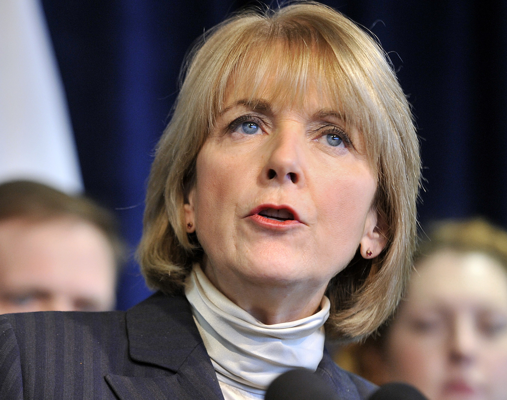 Democrat Martha Coakley faults GOP’s Charlie Baker on minimum wage