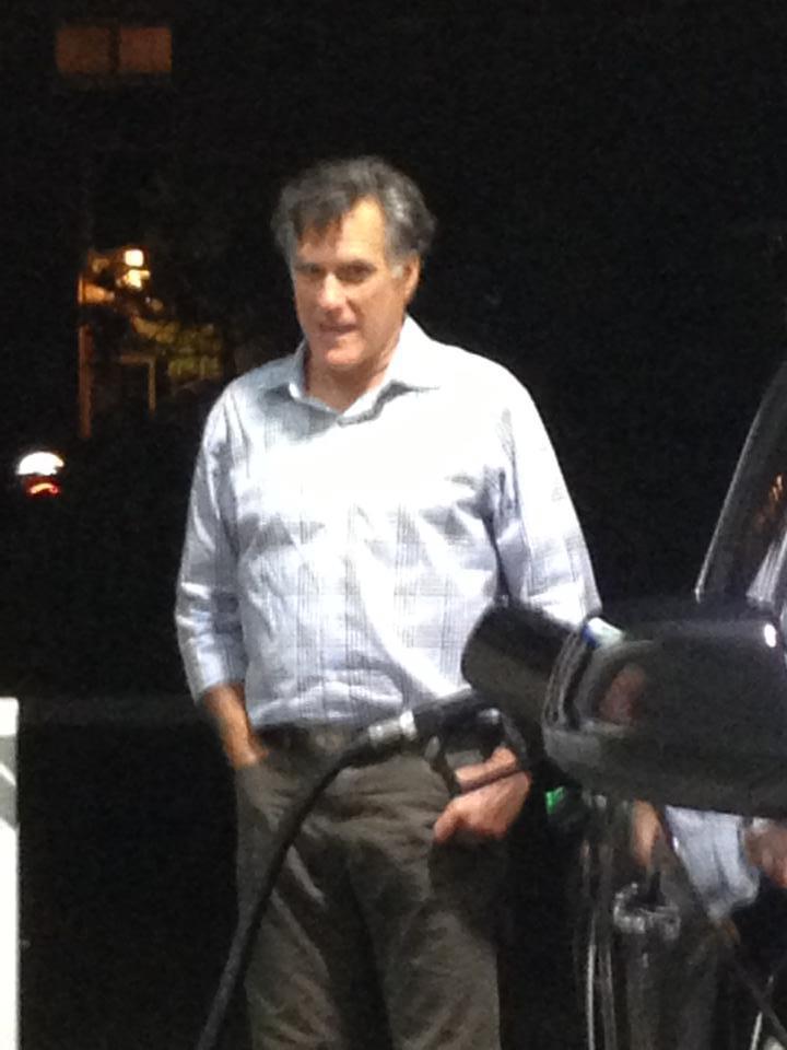 Photo of post-election Mitt Romney goes viral on Reddit