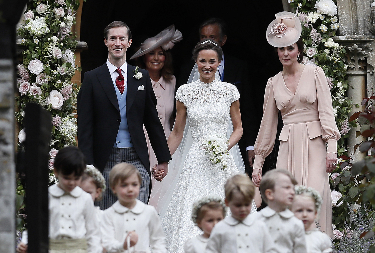 Pippa Middleton marries hedge fund manager James Matthews in England