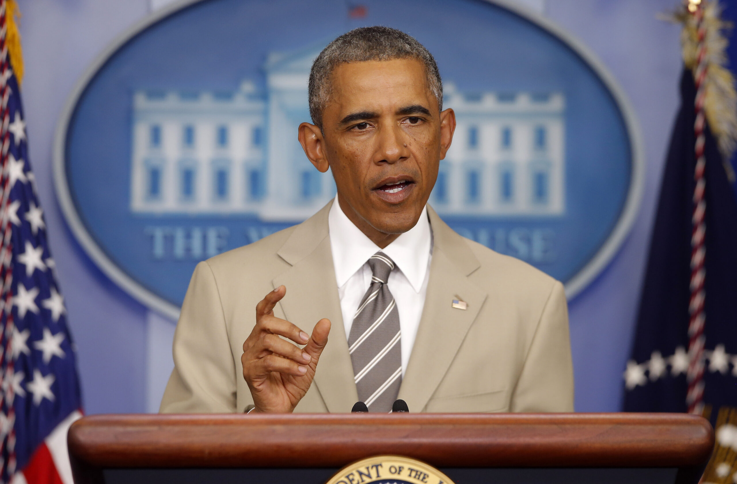 Obama tamps down prospect of strikes in Syria