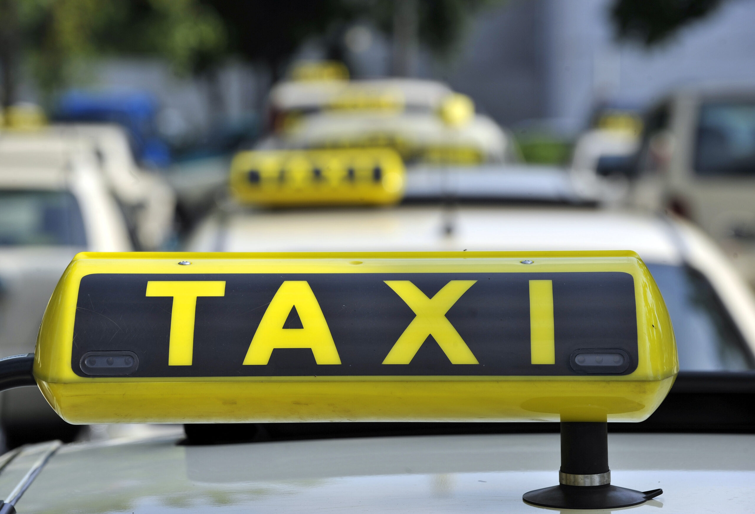 Court halts ridesharing service Uber in Germany