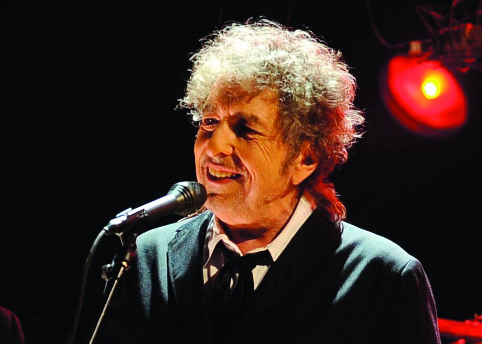 Road warrior Dylan reopens theater in NY