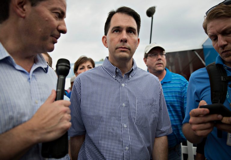 Scott Walker, governor of Wisconsin and 2016 Republican presidential candidate, center, pauses while speaking with the media during the Iowa State Fair in Des Moines, Iowa, U.S., on Monday, Aug. 17, 2015. (Daniel Acker/Bloomberg)