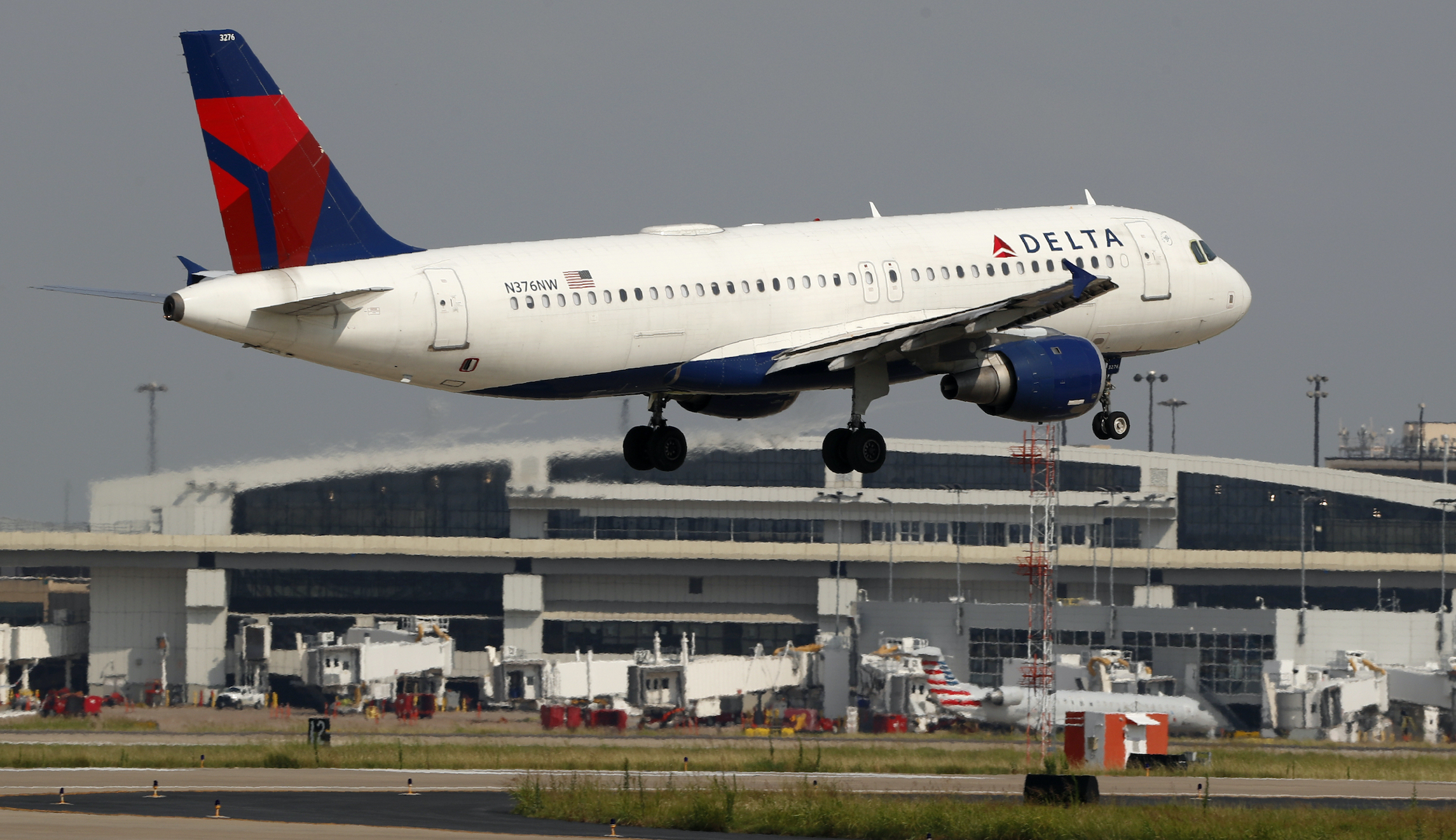 Delta puts 460 passengers on no-fly list after they refused to wear masks