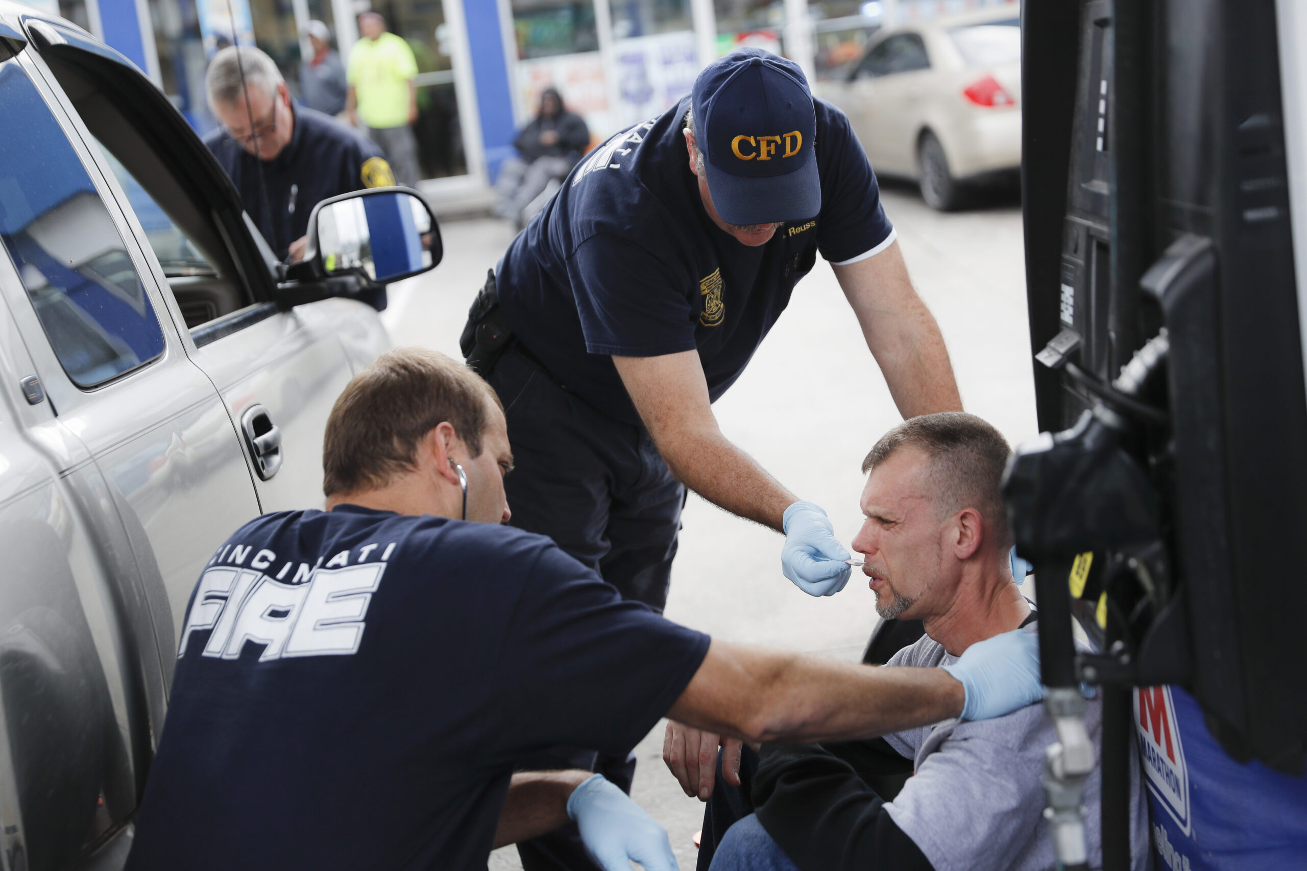 Prescribing opioids and antidote at the same time to prevent overdose deaths