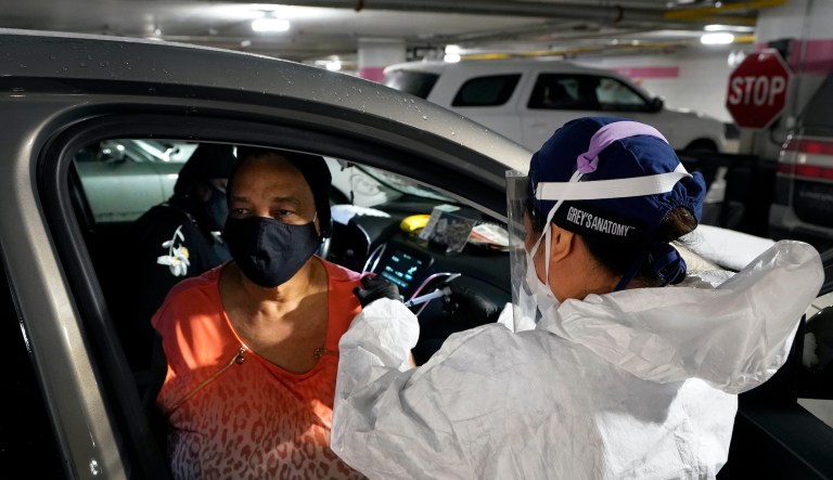 Race between new COVID outbreak and vaccination campaign in Michigan