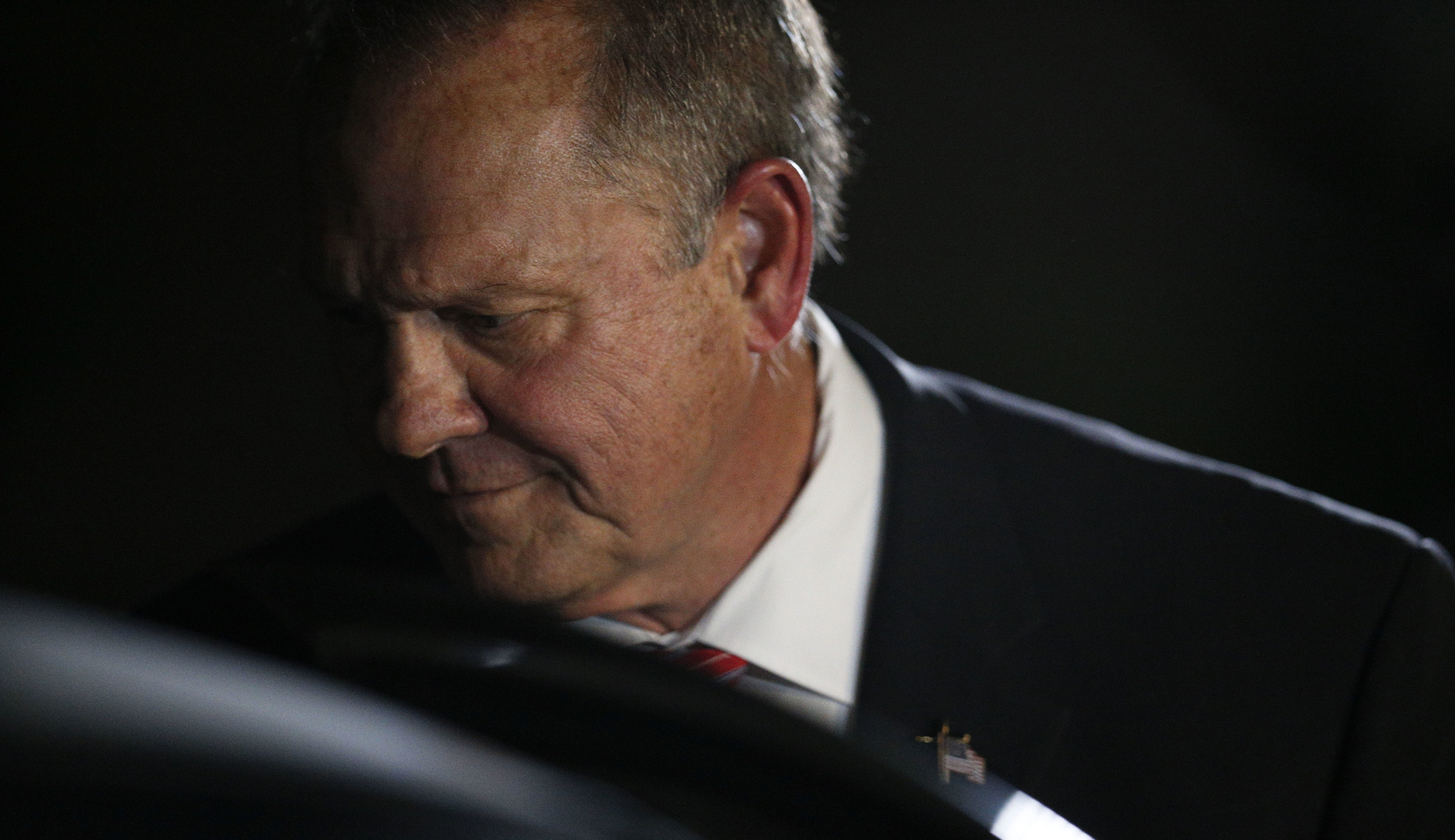 Former mall manager doesn’t recall banning Roy Moore, despite reports