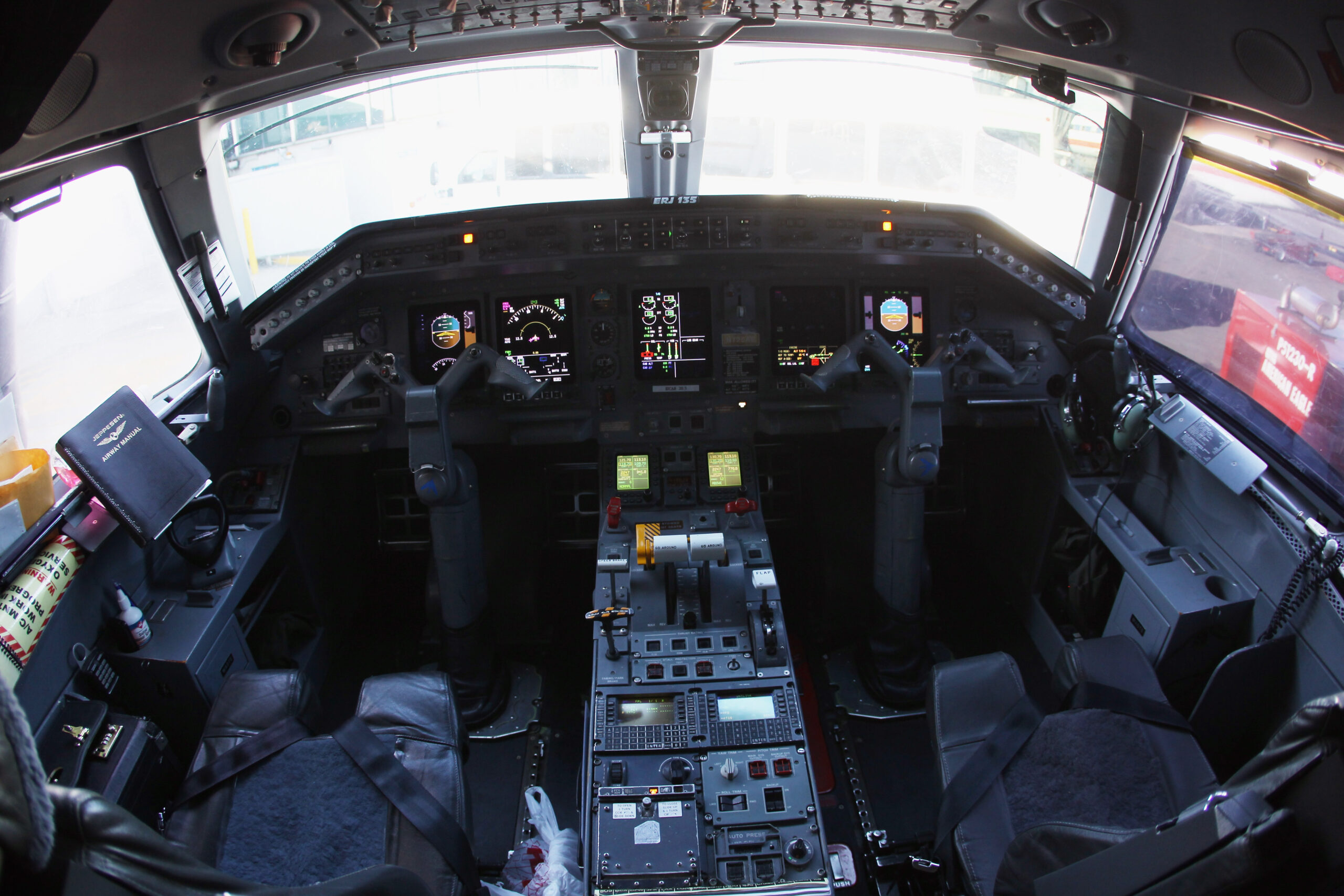 Report: Newer airplanes vulnerable to system hackings