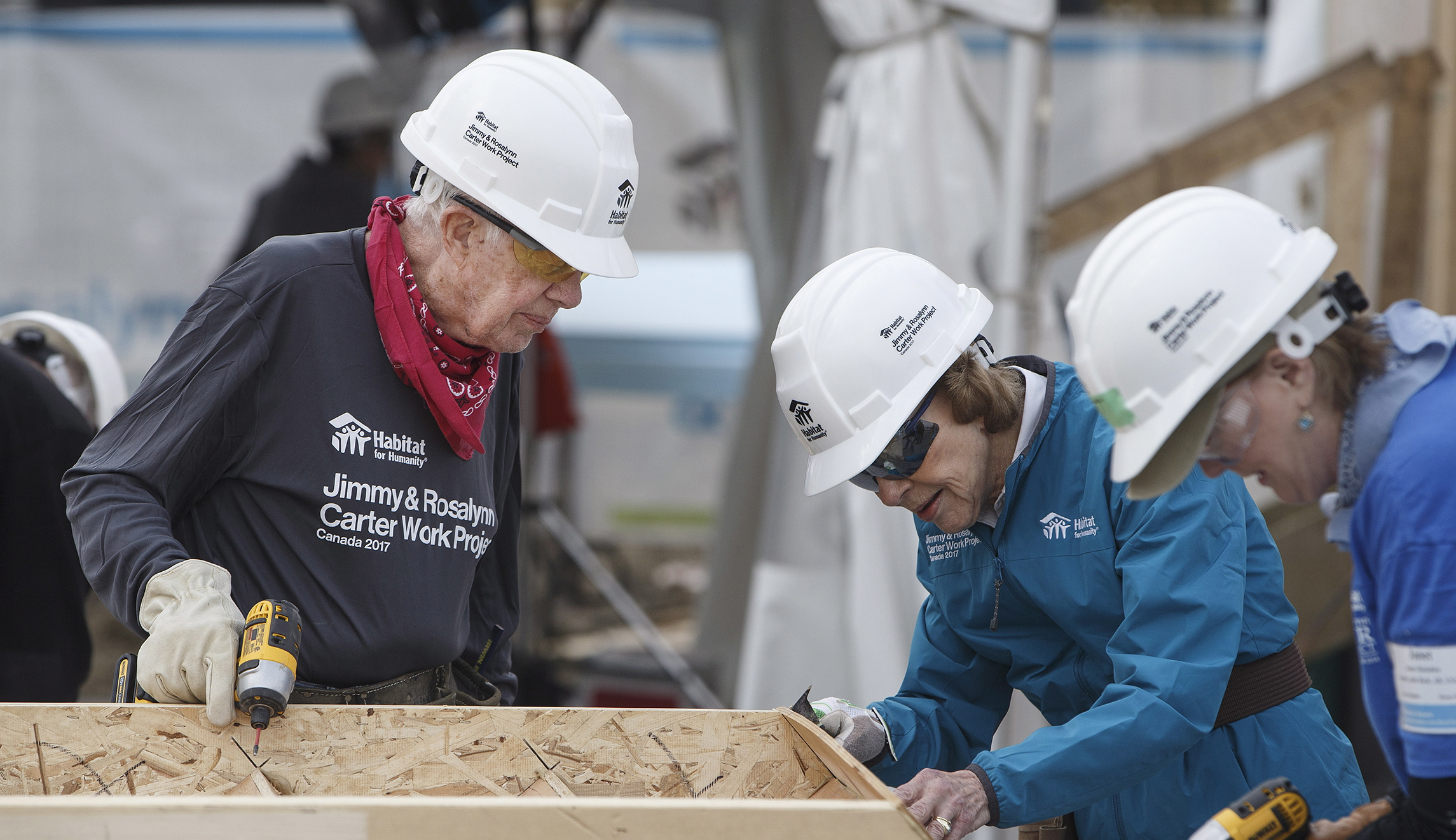 Jimmy Carter collapses from dehydration while building homes in Canada