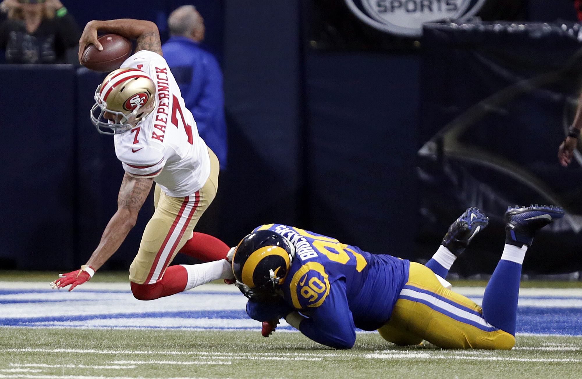 White House: Colin Kaepernick has right not to stand for anthem
