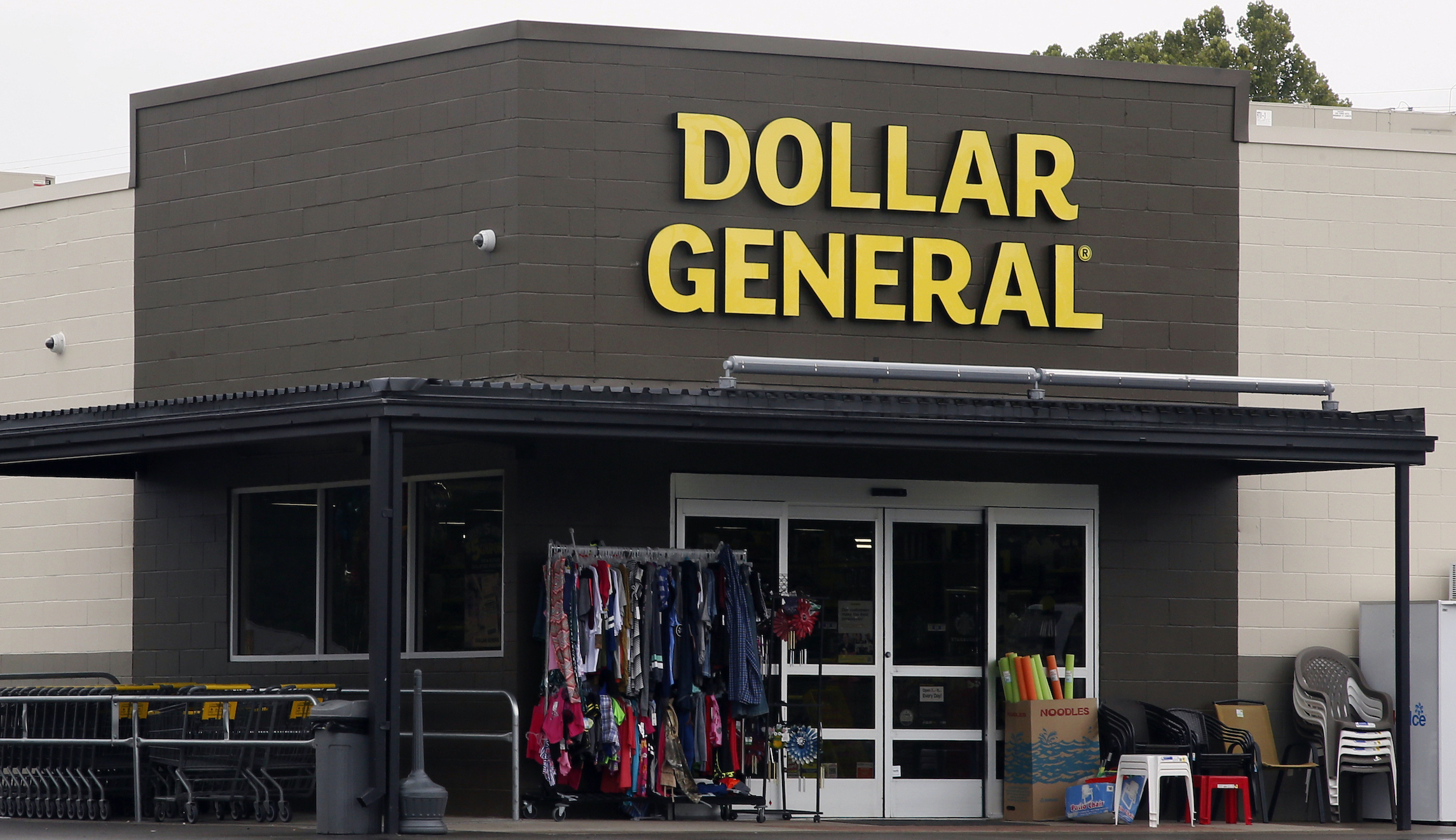 CDC and Dollar General might team up to provide vaccines to rural communities