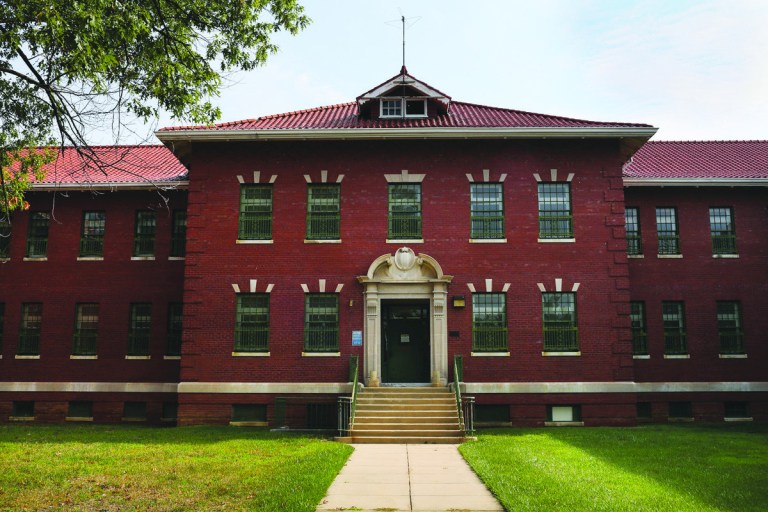 D.C. mayor to charge $1 rent to attract retailers to St. Elizabeths campus