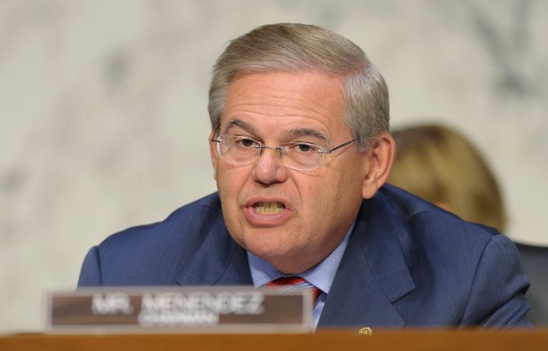 Obama, Senate spar over new Iran sanctions threats
