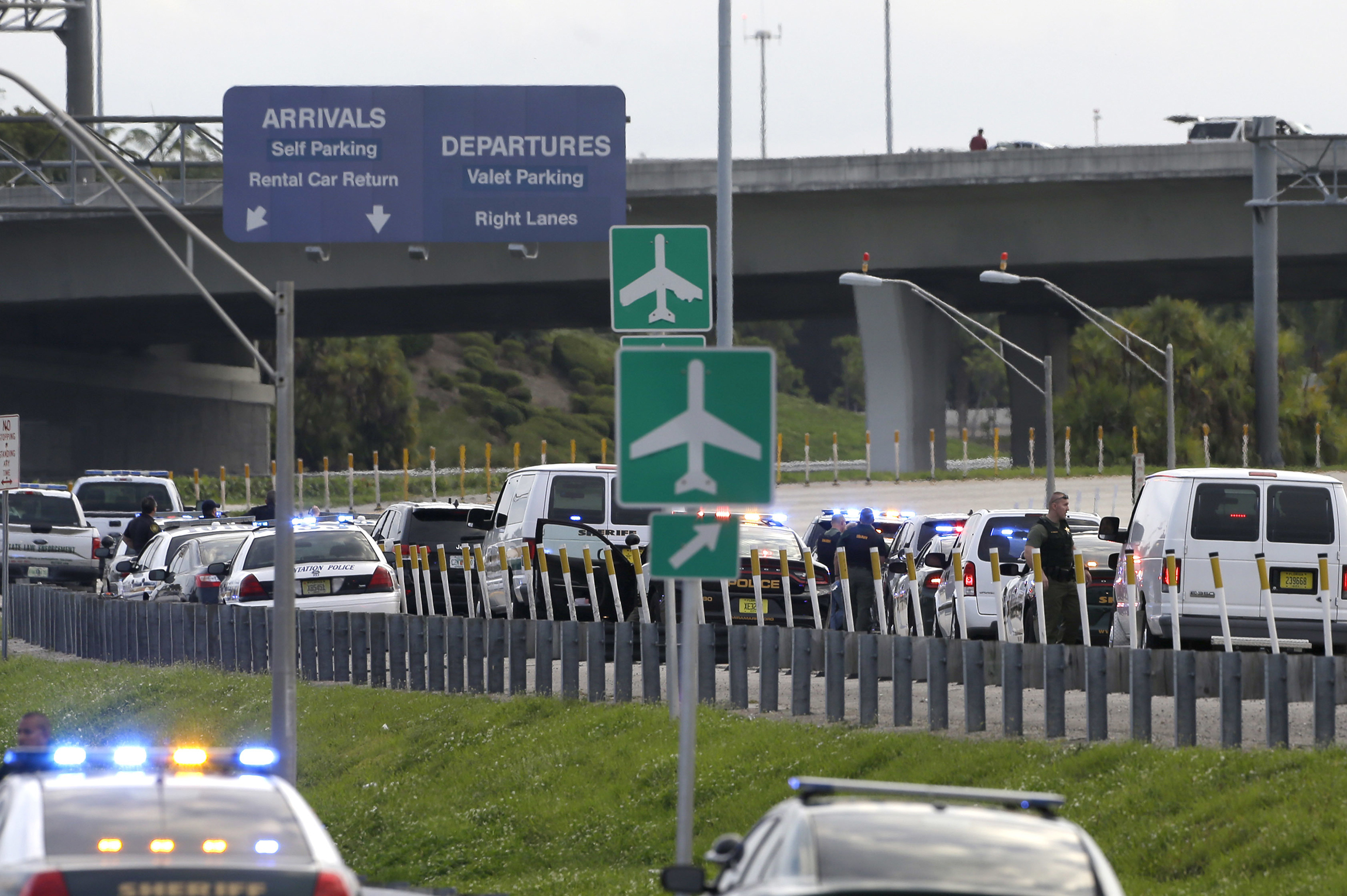 Police identity Fort Lauderdale airport shooting suspect as Esteban Santiago