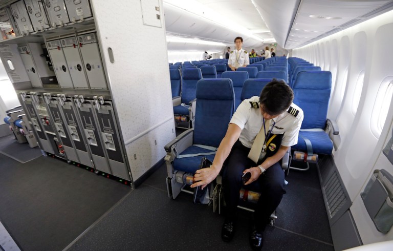 Schumer's amendment would have frozen seats at current sizes and required the FAA to set minimum standards. (AP Photo/Elaine Thompson)