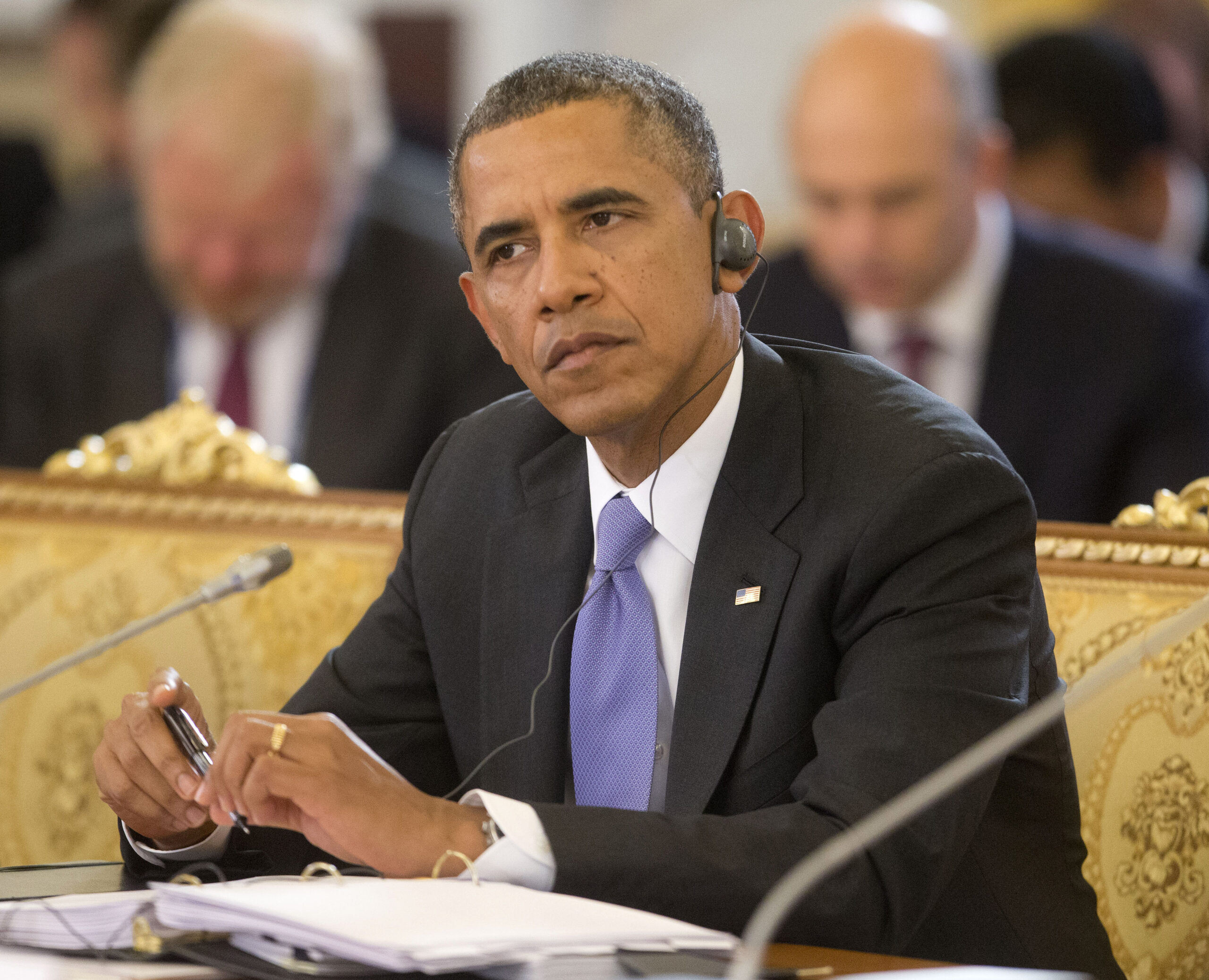 Obama calling lawmakers from Russia to back Syria strike
