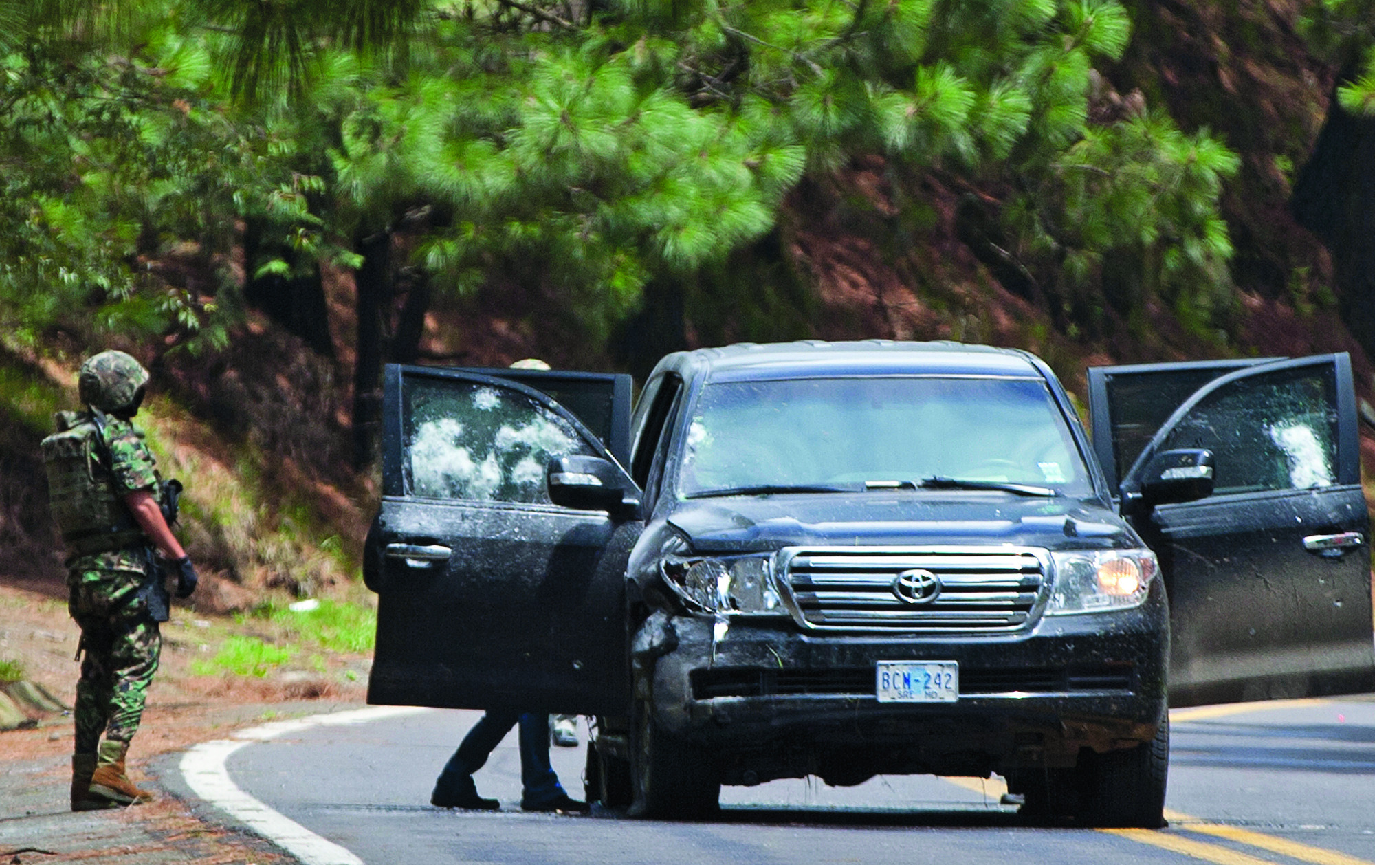 Mexico probes why federal cops fired at US gov car