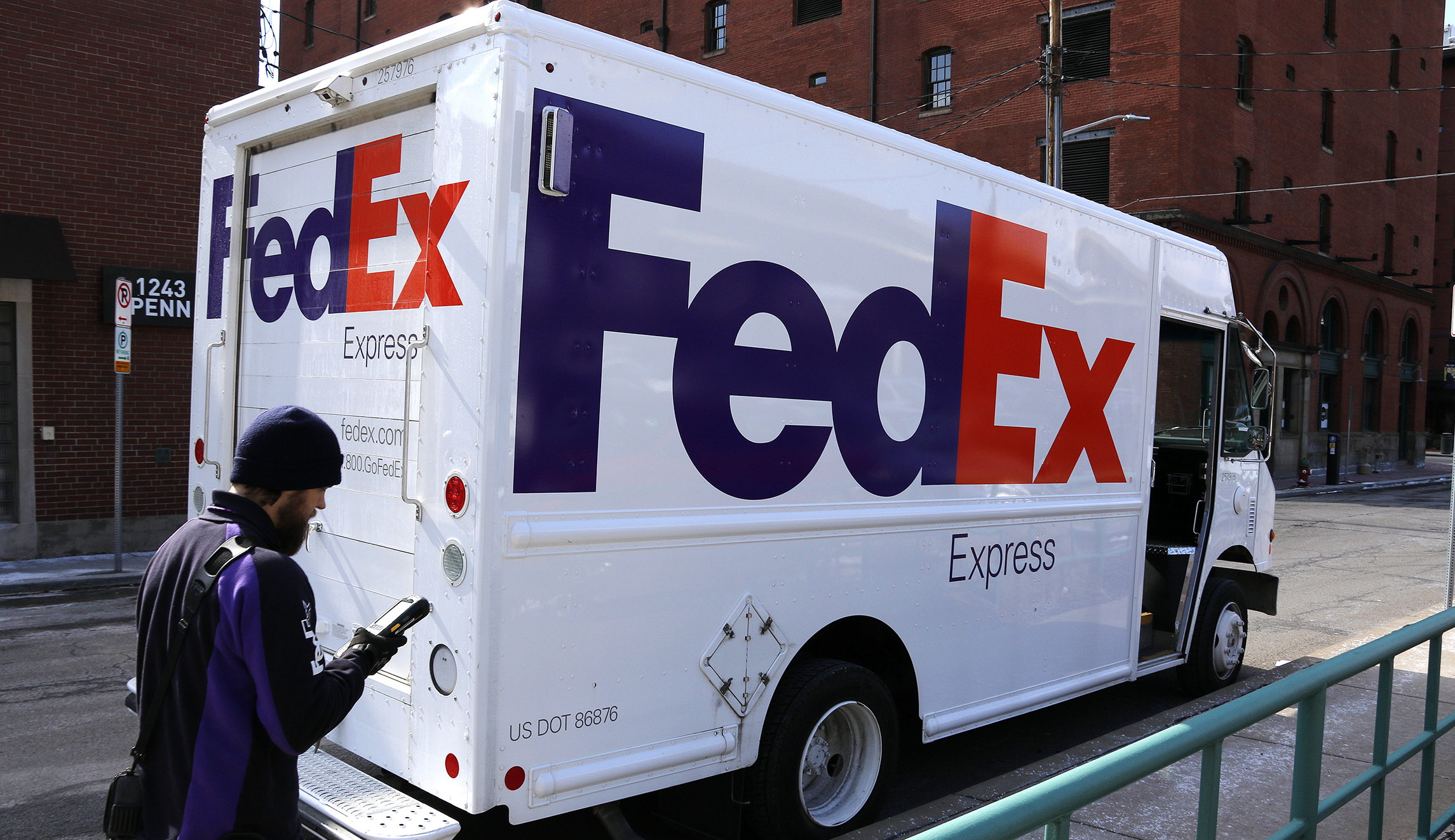 FedEx won’t end relationship with NRA