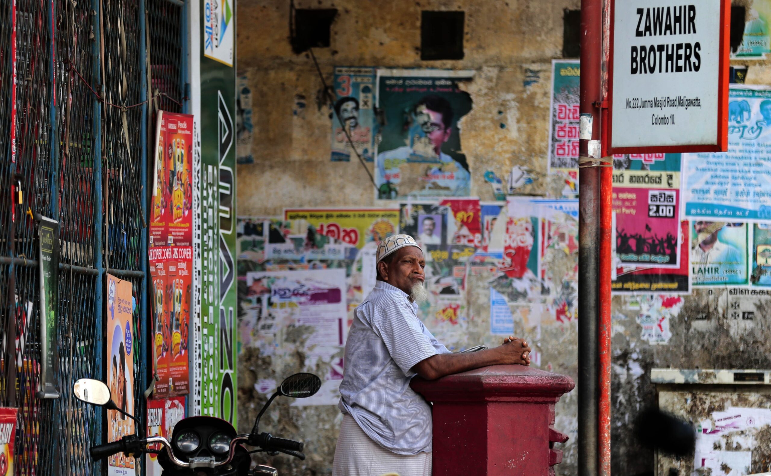 Muslims close shops to protest Sri Lanka attacks