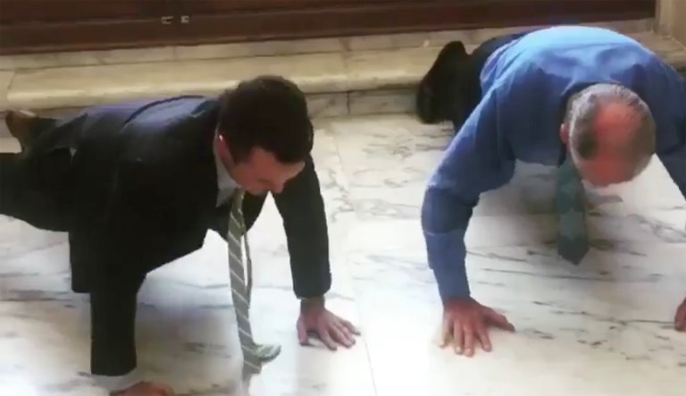 Bloomberg reporter Kevin Cirilli tweeted a video showing the 83-year-old senator completing 25 push-ups. (Image courtesy screenshot)