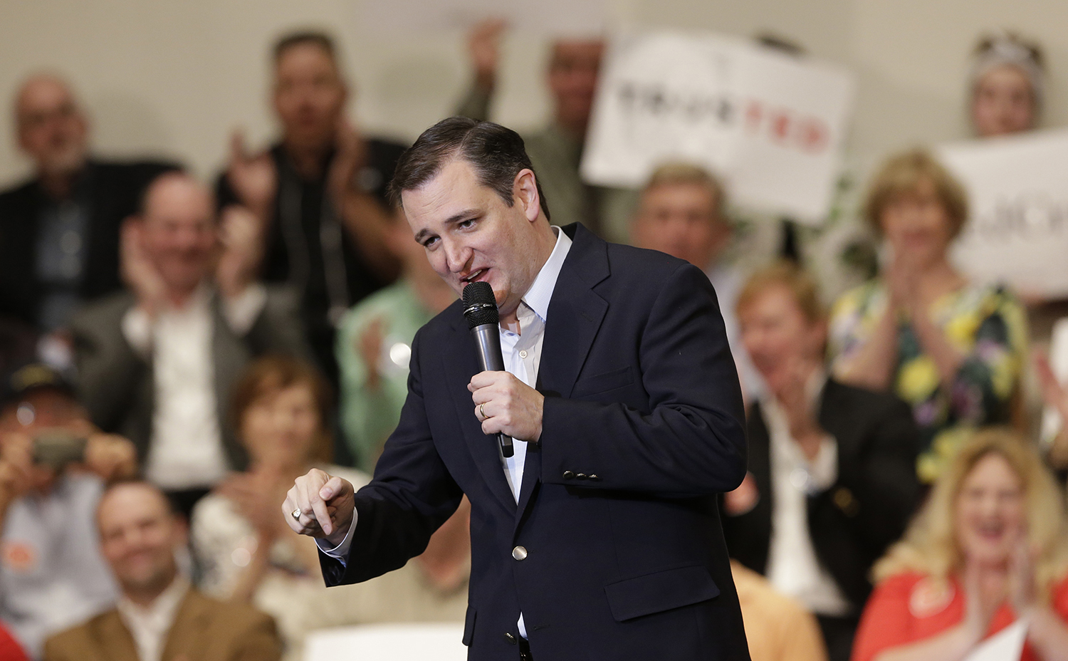 Cruz: ‘Men should not be going to the bathroom with little girls’