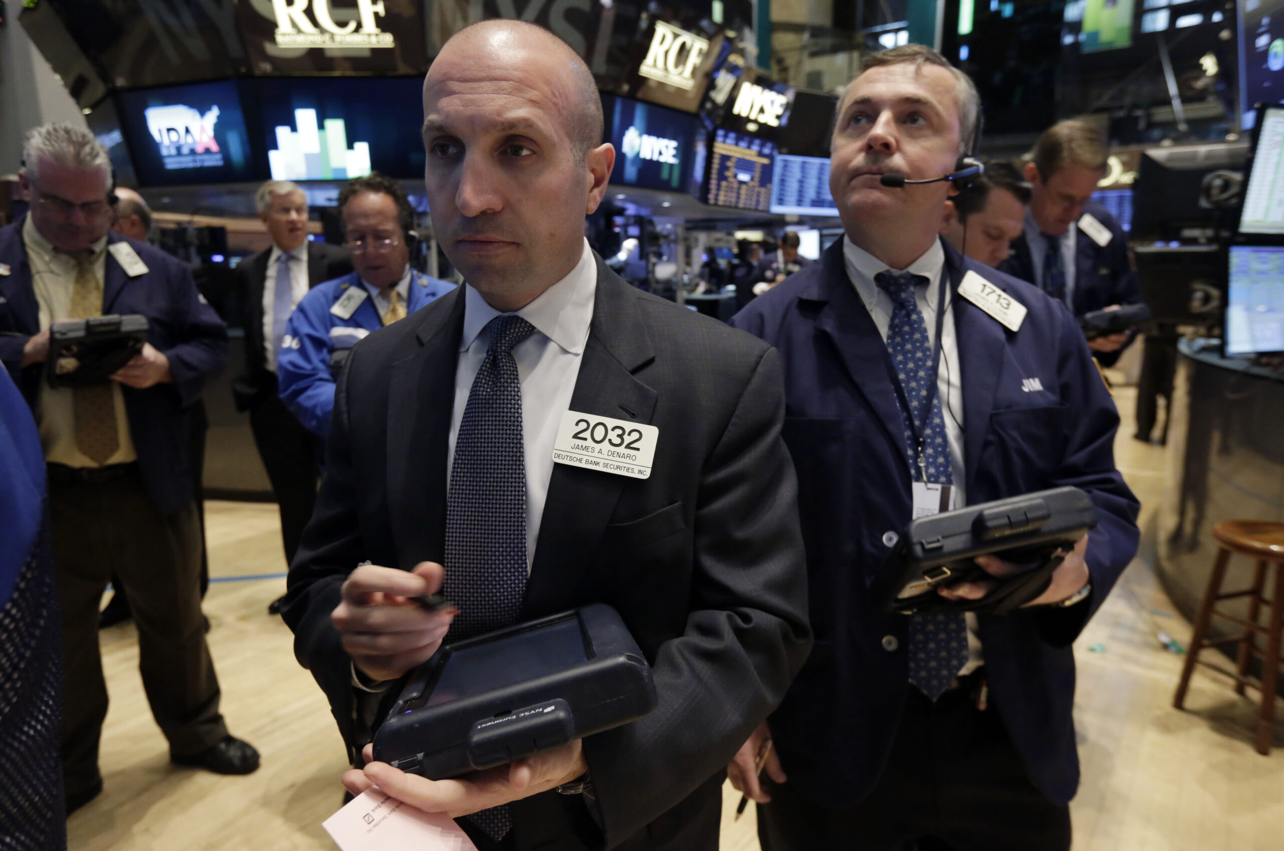 Stocks slump, extending decline from last week