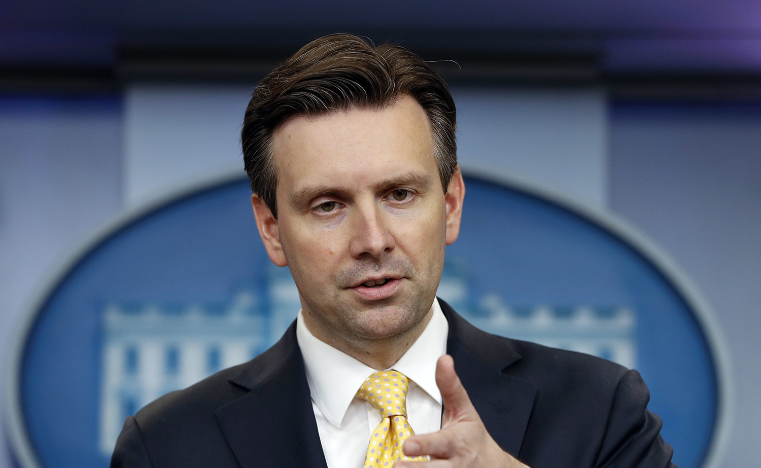 White House punts on DNC email scandal