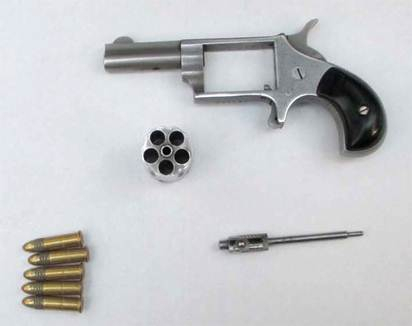 Virginia man charged with loaded gun at Dulles airport