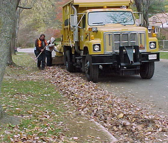 Leaf pickup in Montgomery County, Md. (Photo by Montgomery County government.)