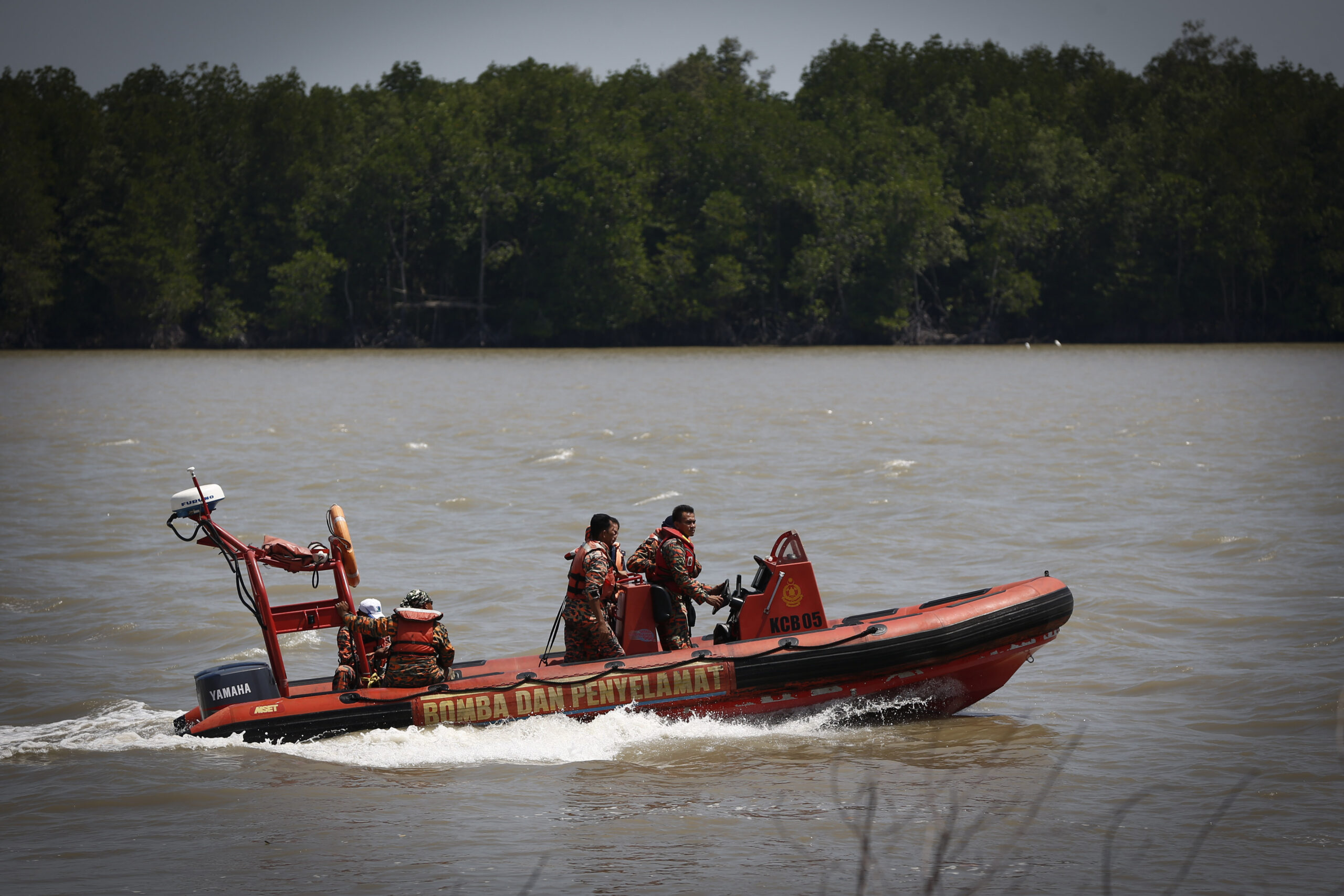 Malaysia searches for 26 missing after boat sinks