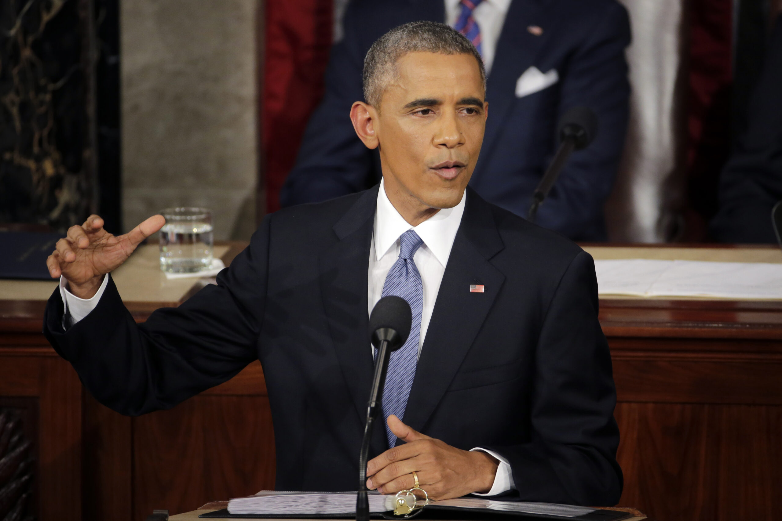 Obama threatens to veto bipartisan bill that limits costs of new regulations