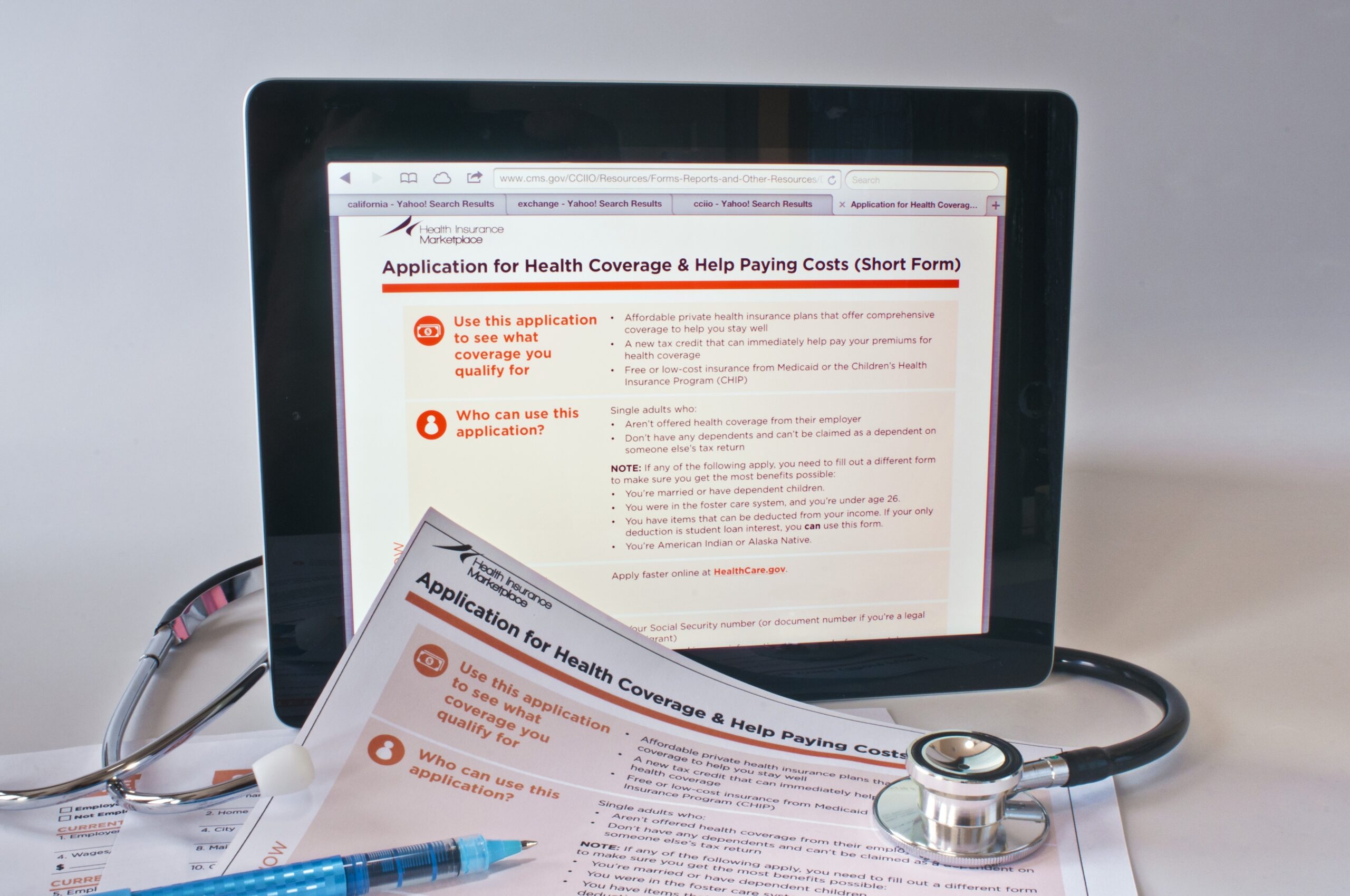 HHS report shows Obamacare in deep hole on enrollments after two months