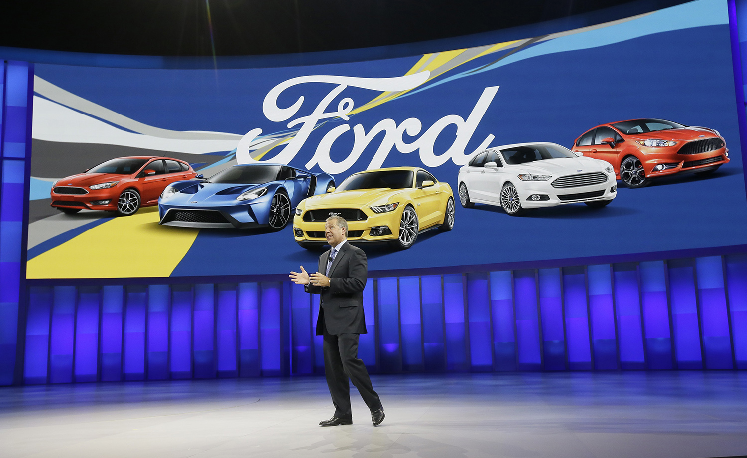 Trump cheers Ford’s new investments in Michigan