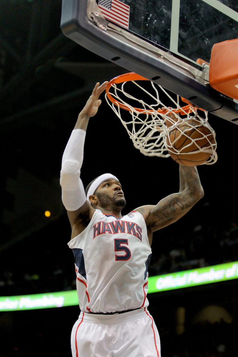   Atlanta Hawks small forward Josh Smith (5) dunks in the first half of an NBA basketball game against the Charlotte Bobcats, Thursday, Dec. 13, 2012, in Atlanta. (AP Photo/Todd Kirkland)  