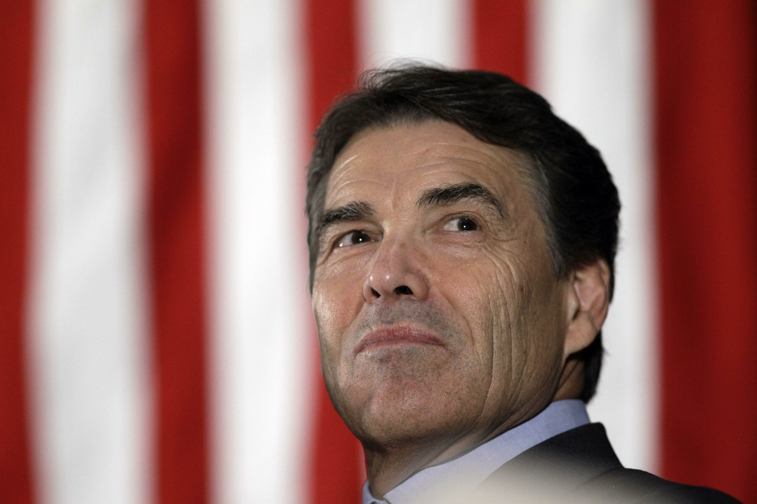 Perry promises cuts as he seeks to reboot campaign