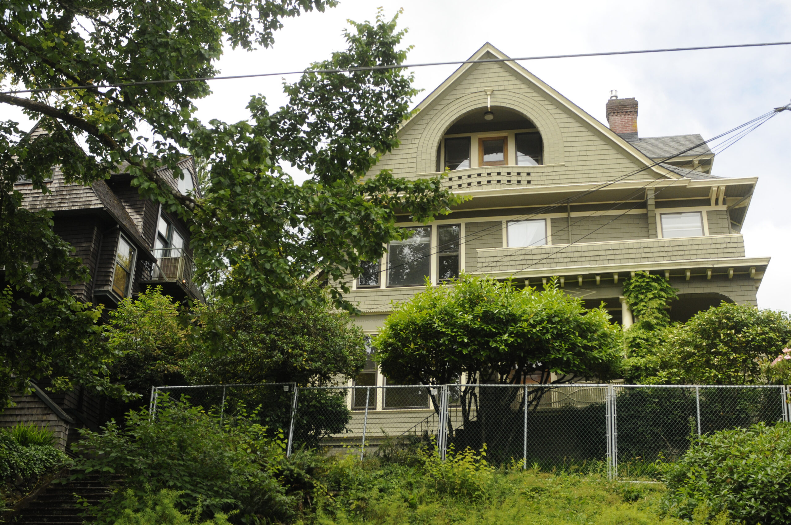 After uproar, Google executive to sell Oregon home