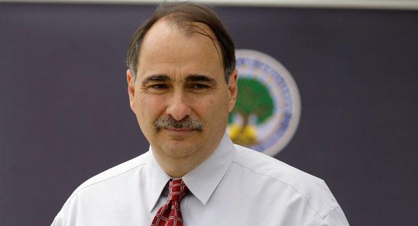 Axelrod: Watch for Perry, Romney ‘duking it out’