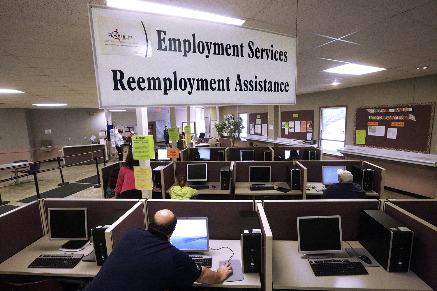Jobless claims stuck at second-lowest in 44 years