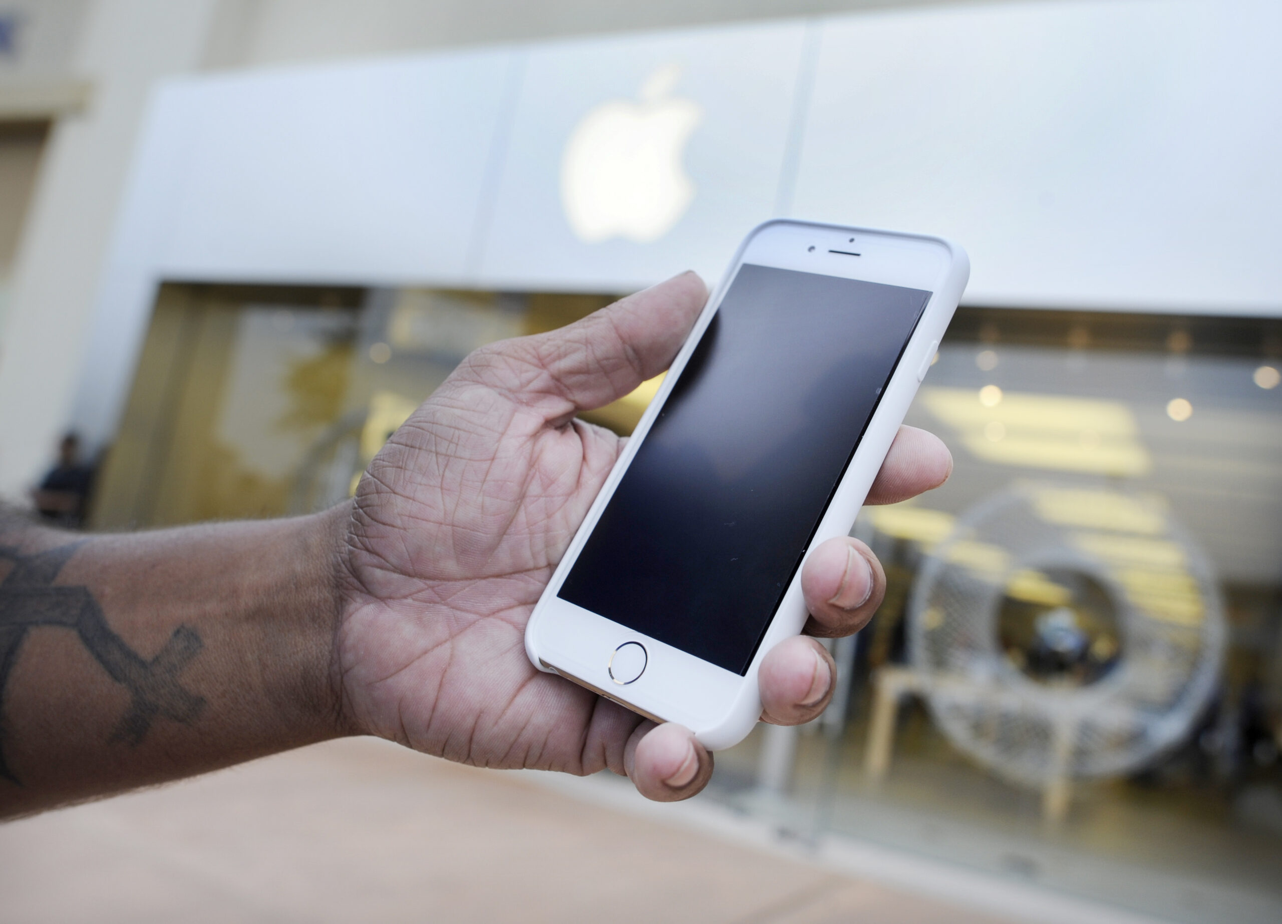 Hoax urges users to microwave their iPhones
