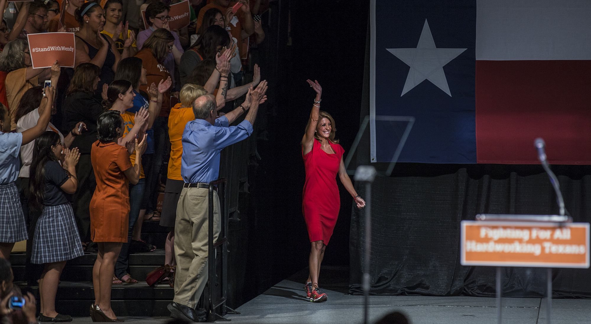 Wendy Davis’ tone defiant again as Democrats meet