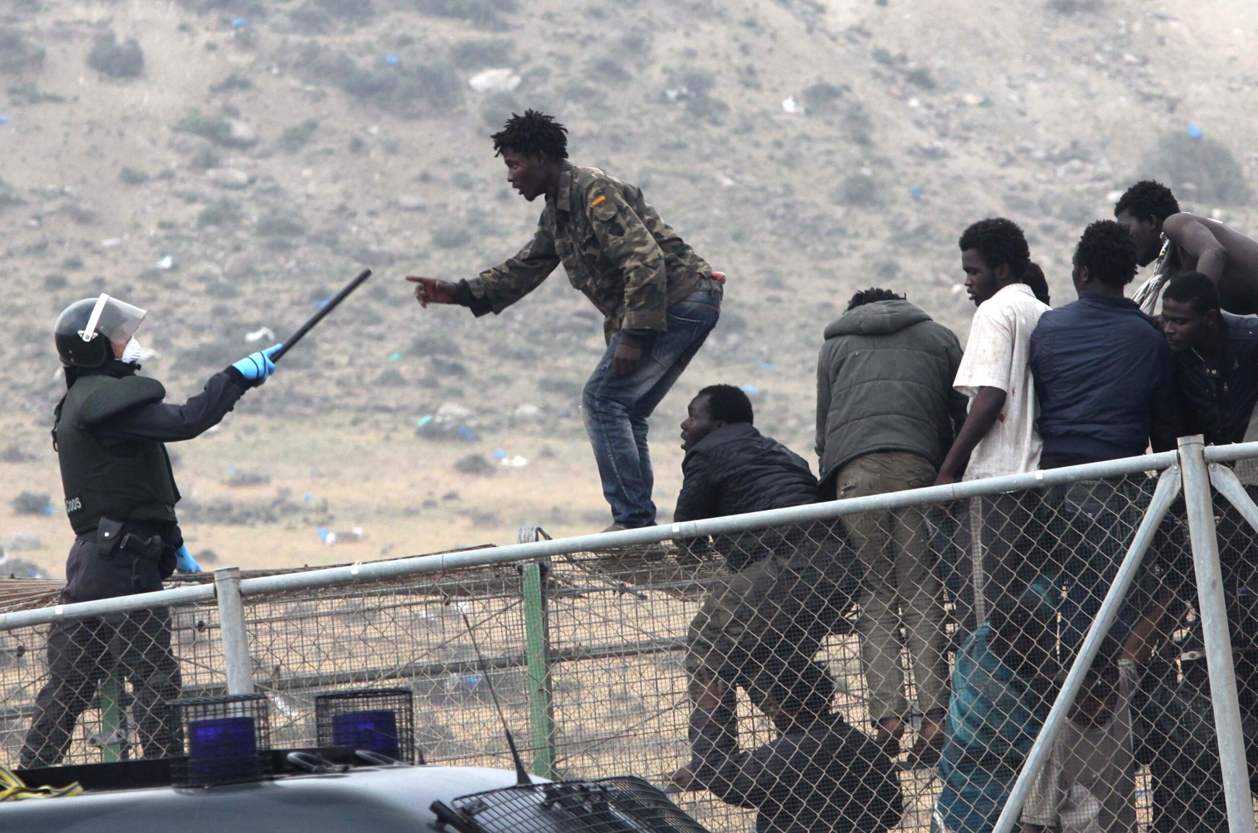 700 migrants rush at Spain’s border, 140 breach it