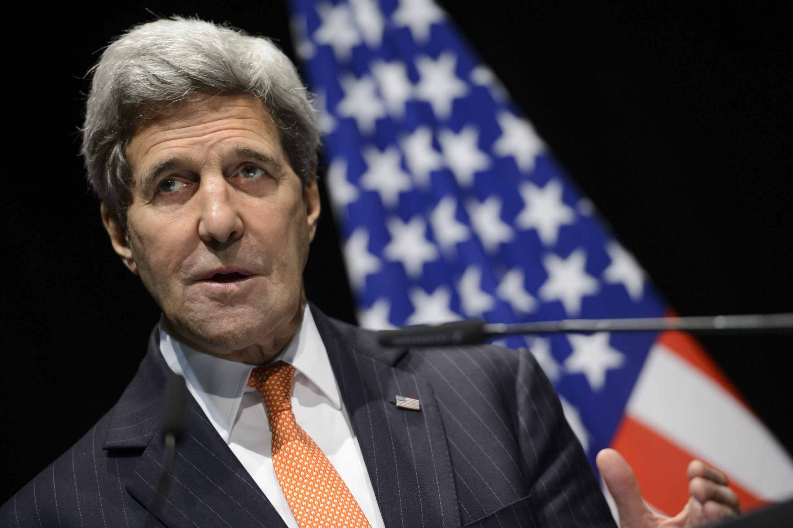 Kerry cites ‘substantial progress’ on Iran deal as French demand no bomb